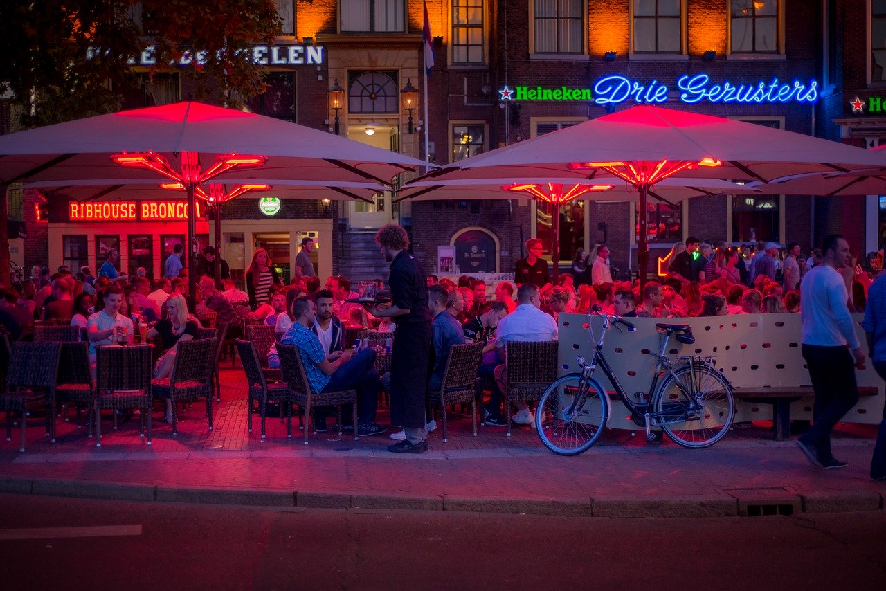 Profesjonalna obsługa kelnerska a manager restauracji