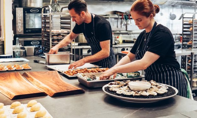 Wyposażenie kuchni gastronomicznej – przydatne sprzęty