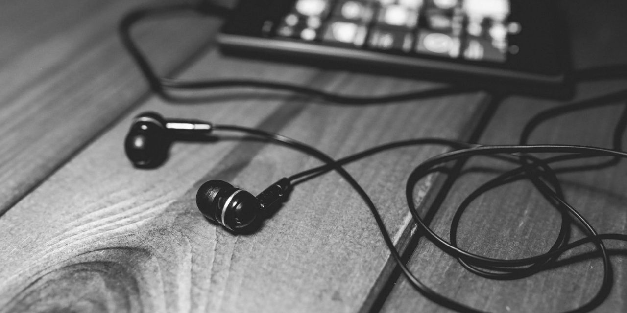 Słuchawki douszne – co warto wiedzieć i co wybrać?