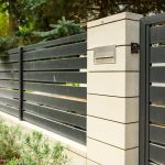 Jak zabezpieczyć słupki ogrodzeniowe przed korozją i warunkami atmosferycznymi?